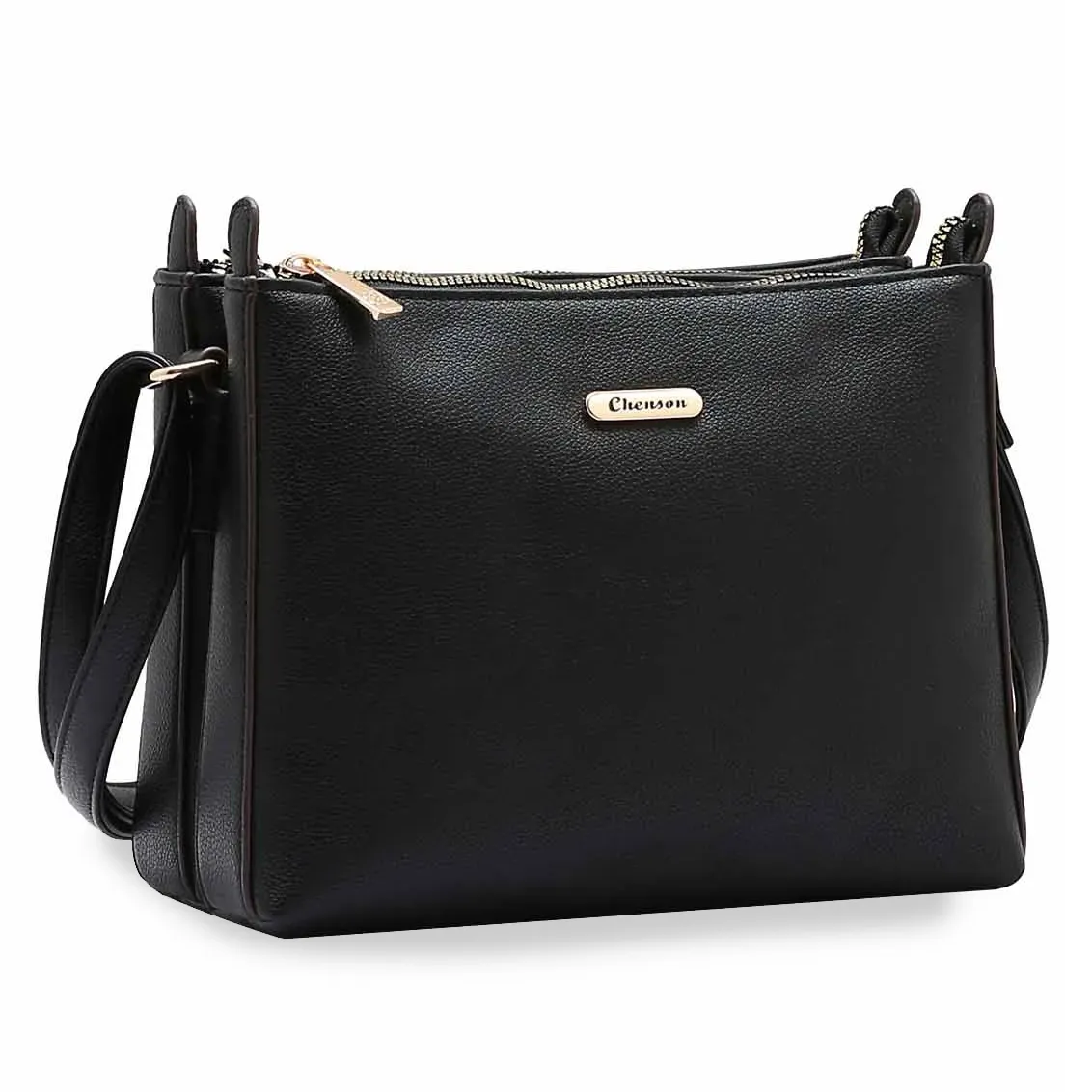 Bolsa feminina transversal Chenson preta em material sintético liso, vista frontal com três compartimentos e alça ajustável
